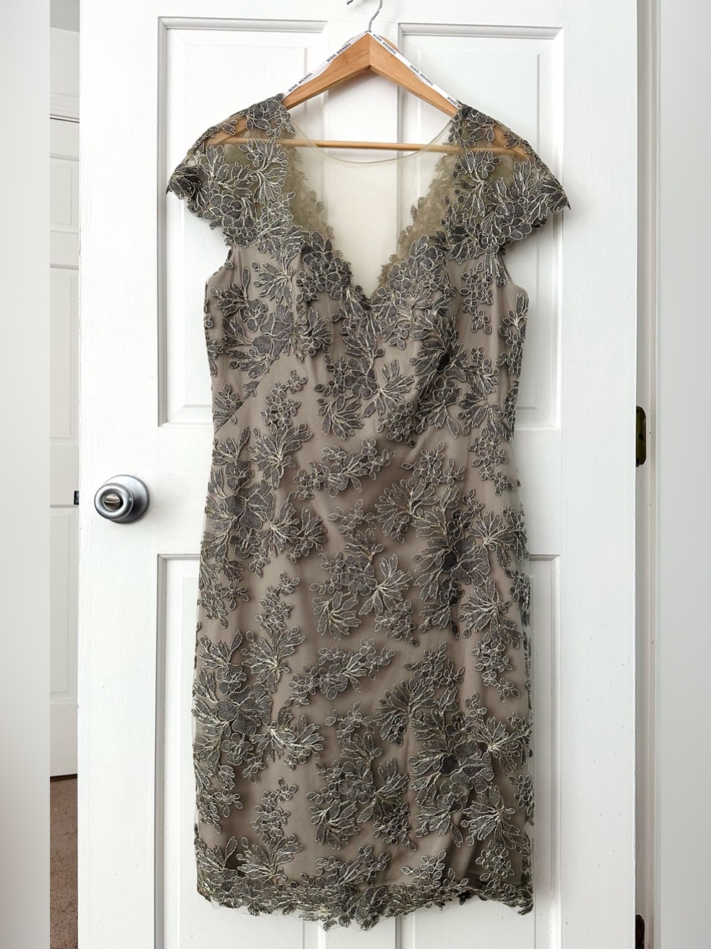 Tadashi Shoji Corded Floral Lace Sheath Dress Smoke Pearl Taupe Gray Gold Sz 14